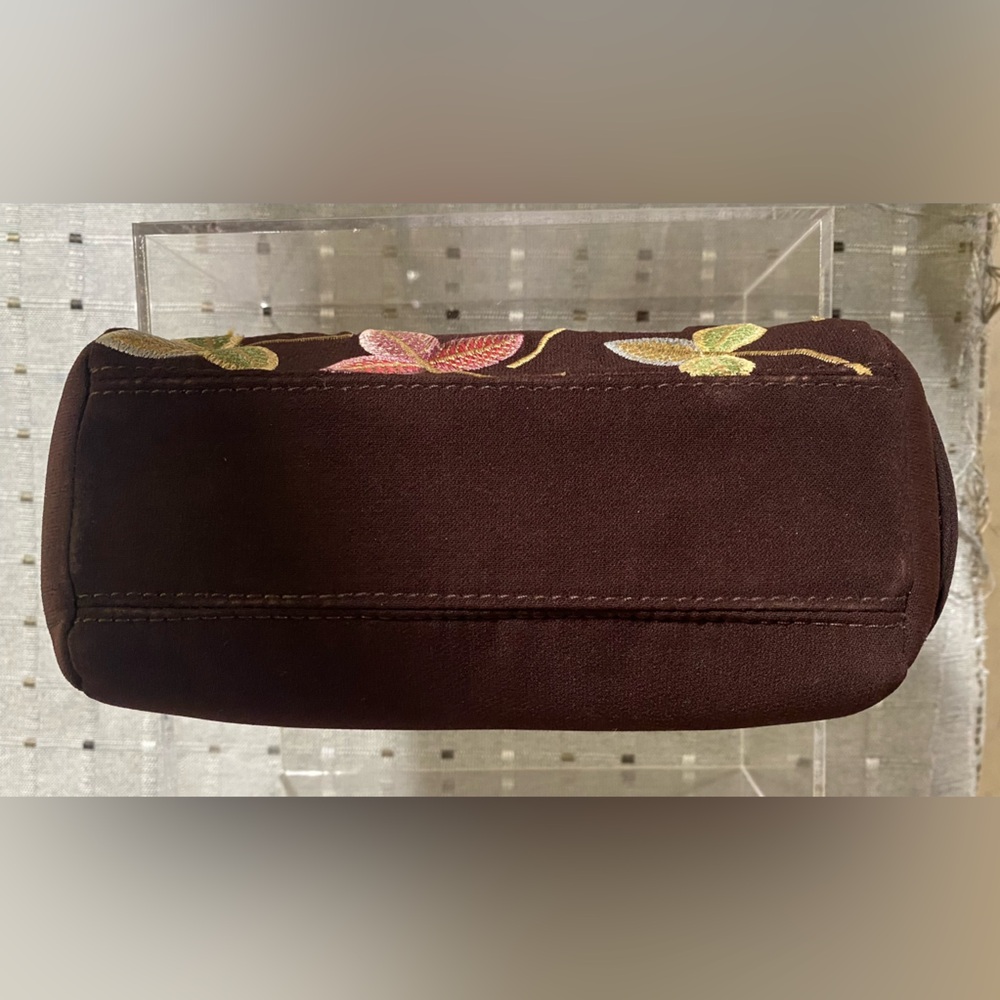 Small Ipa Nima Velvet Clutch Bag Embroidered Leaf Pattern - Picture 3 of 17